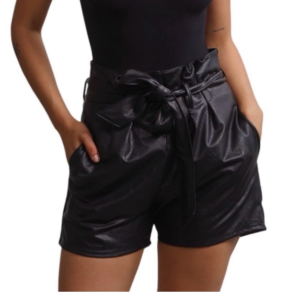 NWT Commando Women's Black Faux Leather Shorts. Size medium.
